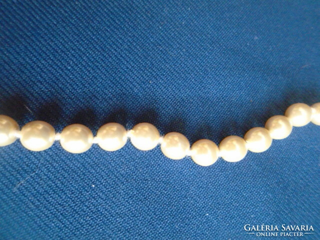 Szépséges régi,hibátlan szemű gyöngy nyaklánc kiváló ajándéknak is 0,6 mm 41 cm hosszú.