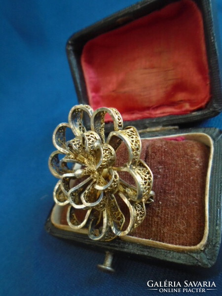 Fire-gilded silver brooch with embossed 835 marking xx No. 100% goldsmith work from the beginning