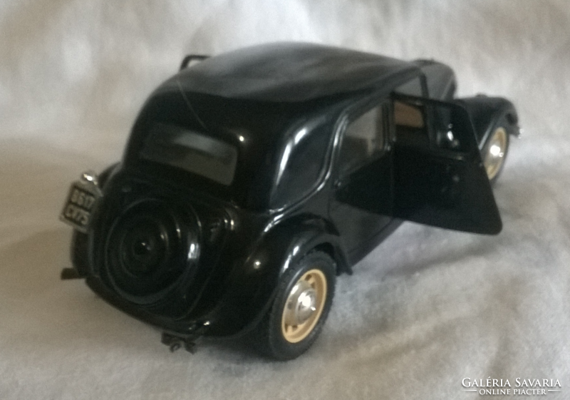 BURAGO 1501 1/24 CITROEN 15CV TA 1938 BLACK