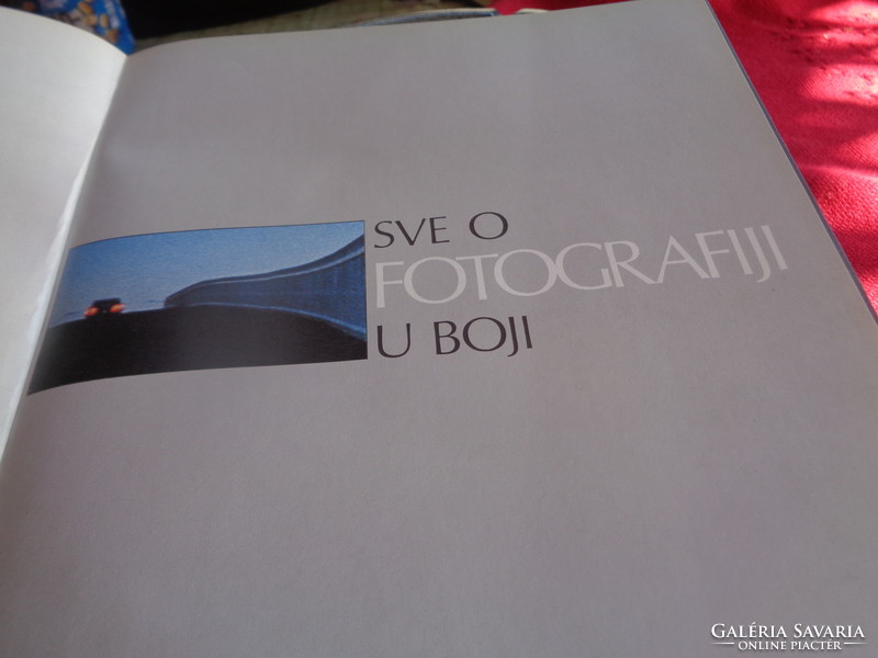 Sve o fotografie u boji ....Photography ... 200 Pages. Nice condition!