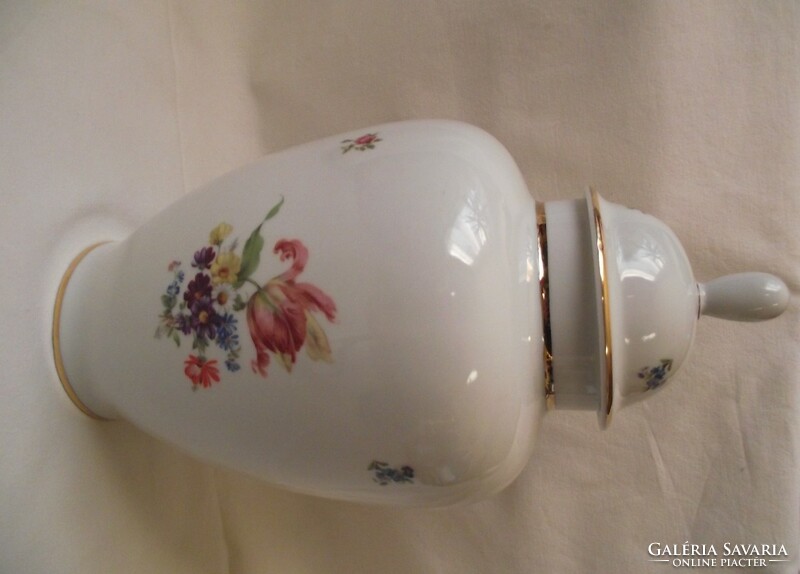 Covered urn flower vase, rose pattern