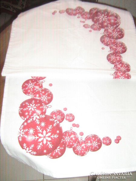 Beautiful vintage Christmas decorative white-burgundy tablecloth runner