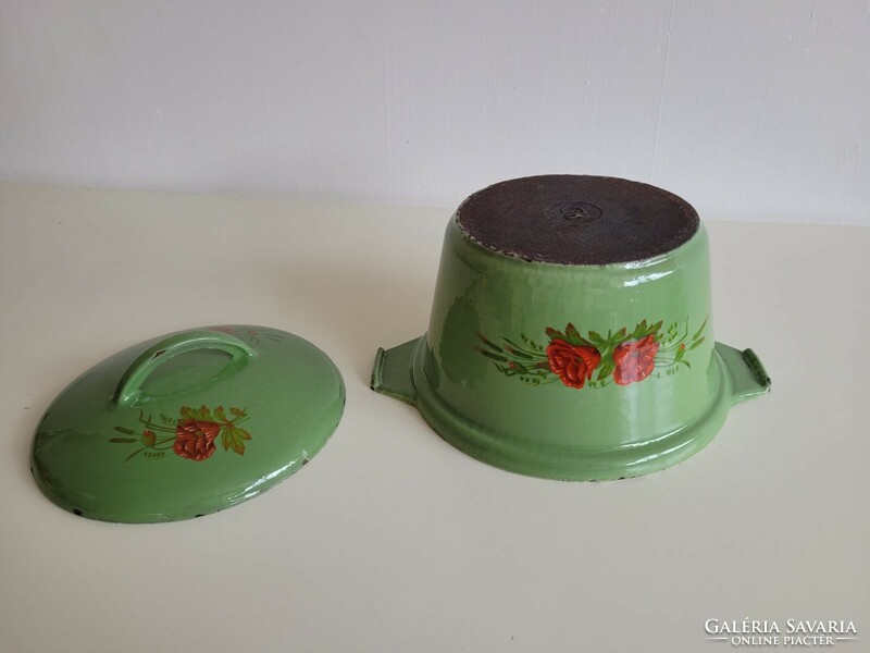 Old vintage cast iron large green pot with poppy pattern iron pot with enamel lid baking dish bowl
