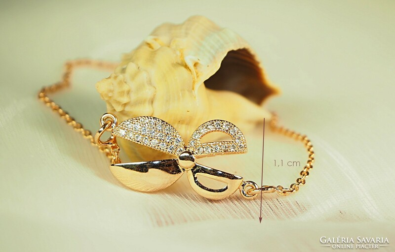 Bracelet depicting scissors in gold color (goldfilled).