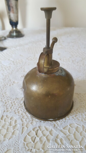 Small manual brass plant sprayer, for decoration only