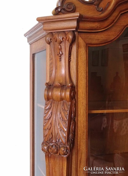 1N307 xx. Century Viennese Baroque glass display case 200 cm