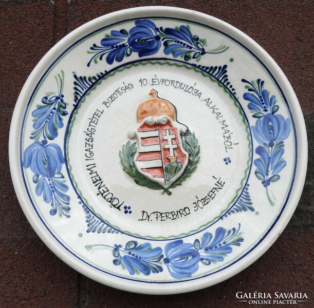 Hmv historical justice committee on the occasion of its 10th anniversary - decorative plate with Hungarian coat of arms