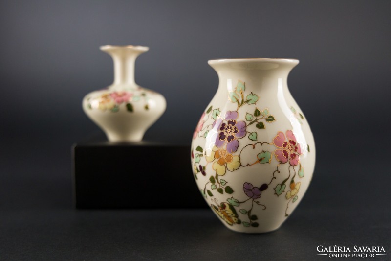 Zsolnay porcelán lepkés vázák, 2 darab.