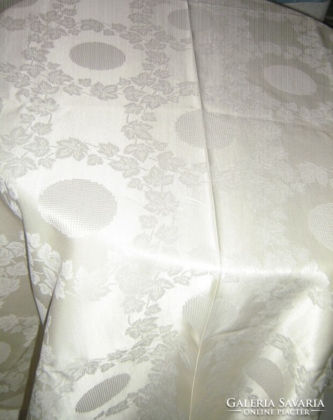 Beautiful cream yellow elegant damask tablecloth with leaves, new