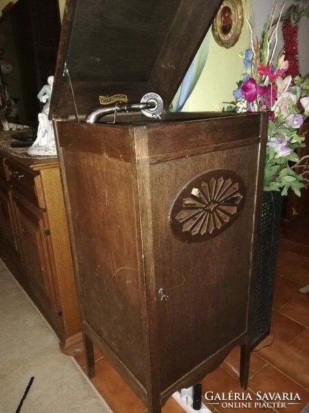 Charlypfon antique working music cabinet from the early 1900s