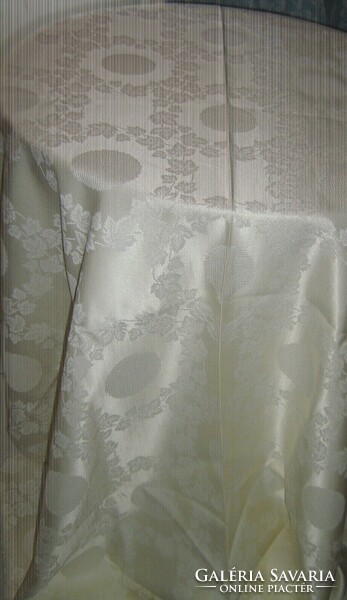 Beautiful cream yellow elegant damask tablecloth with leaves, new