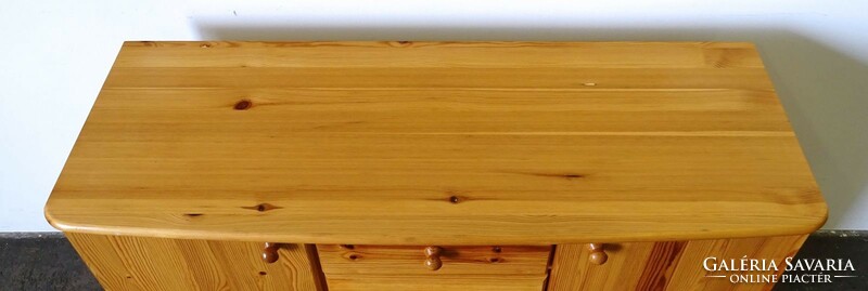1N788 Kétajtós polcos fenyőfa bútor fenyő komód 77 x 120 x 45 cm