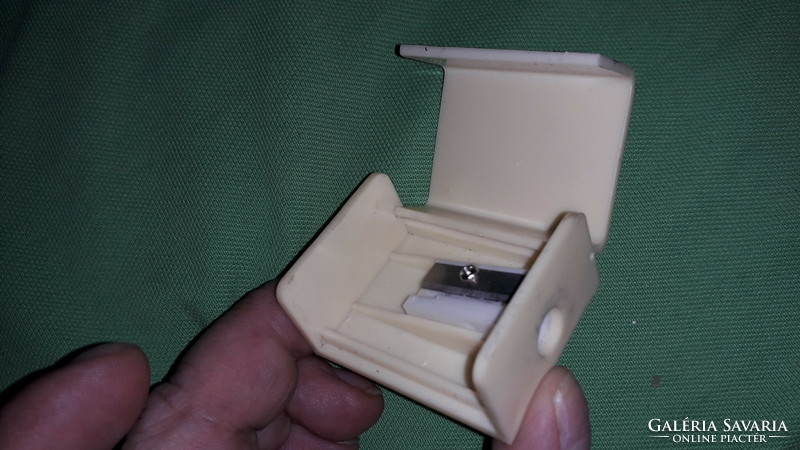 Retro paper shop chip holder transformer pencil sharpener in very good condition according to the pictures