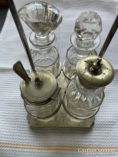 Régi ezüstözött alpakka fűszertartó, lappra csiszolt üvegekkel