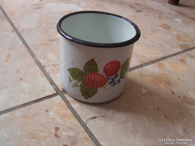 Fruit metal mug