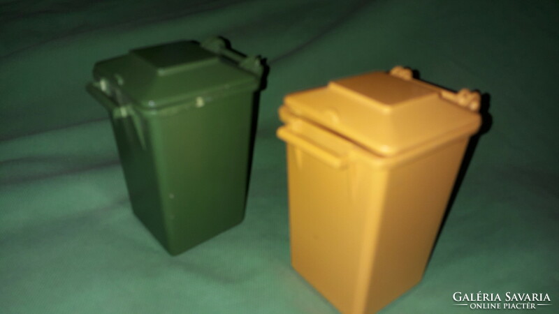 Retro plastic toy / decoration modern plastic bins in a pair as shown in the pictures