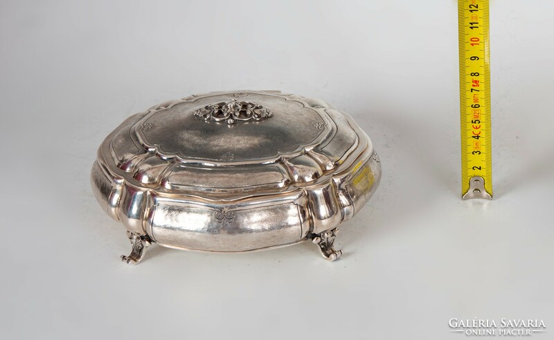 Silver box with finely chiseled pattern