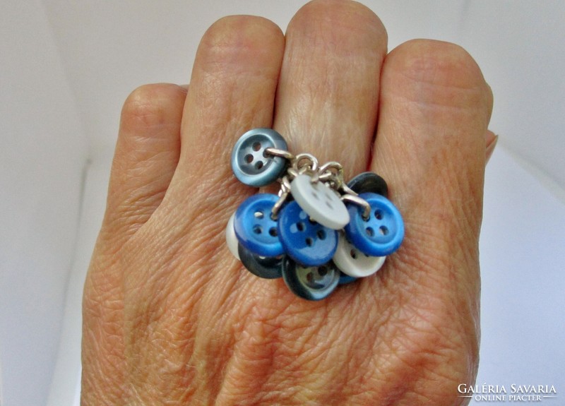 Nagyon extra ezüst gyűrű kék gombokkal