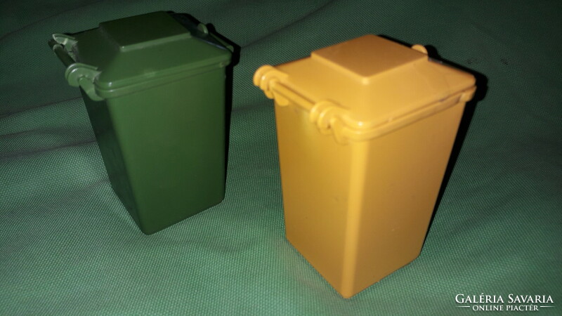 Retro plastic toy / decoration modern plastic bins in a pair as shown in the pictures