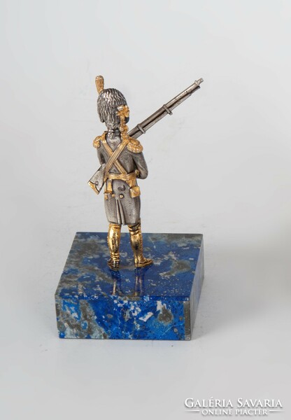 Ezüst katona figura lapis lazulis talapzaton