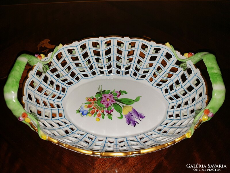 Large openwork basket with tulip pattern from Herend