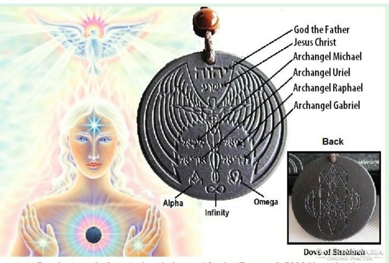 Vullkáni kőbe vésett amulett, talizmán medál zsinóron mágikus szimbólumokkal