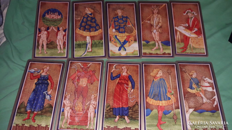 Beautiful ! - The Golden Tarot - Mary Packard is the visconti-sforza card deck as shown in the pictures
