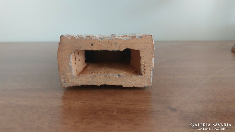 (K) ceramic object marked sk, I don't know what its function is. A small crack at the bottom.