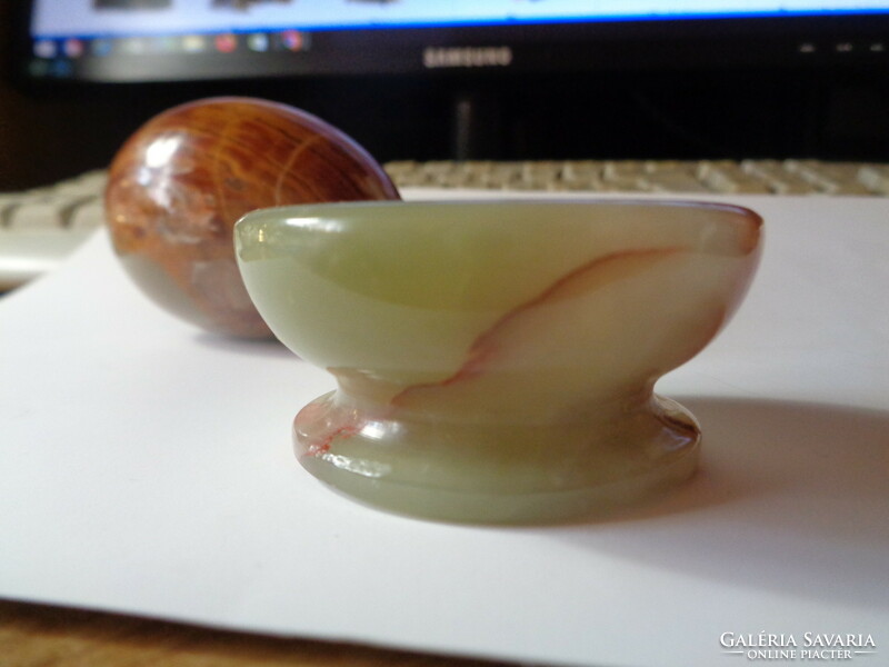 Alabaster, egg, with holder, 7 and 5 cm