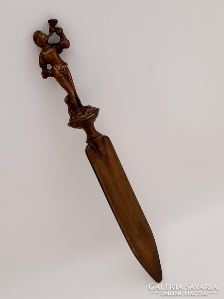 Antique copper with leaf-opening figure