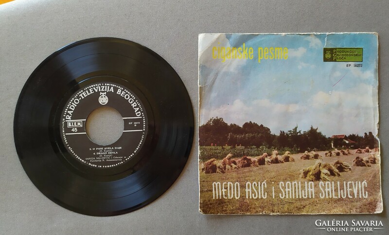 South Slavic / Bunyévac folk music vinyl single package for sale! 10 pcs