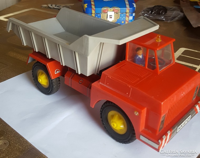 Mammut teherautó lendkerekes,billenőplatos lemez és műanyag DDR MSB 1970 es évekből 28X10,5X12,5cm
