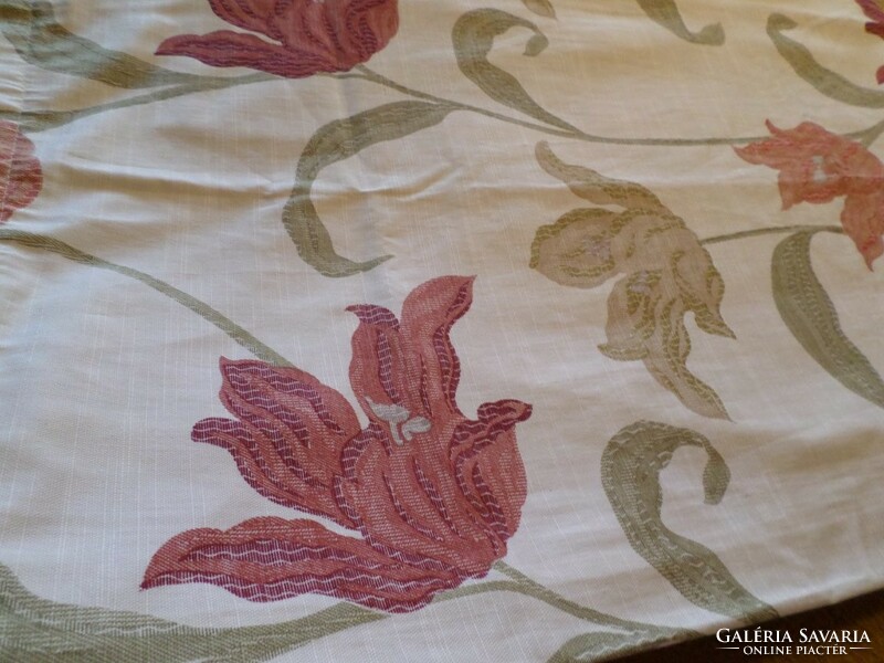 Tulip companion curtain.