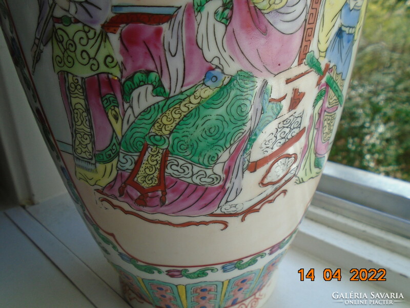 A Kínai császárnő és kísérete mintával, Qianlong, Famille Rose kézzel festett padlóváza