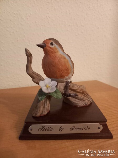 Robin by leonardo hand painted bird porcelain with original box