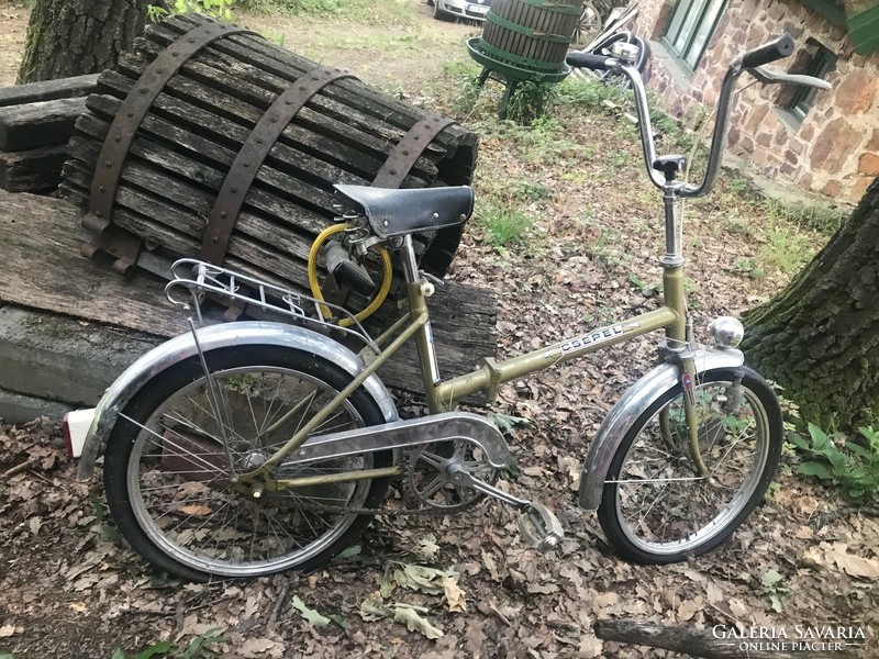 Hardly used, in good condition, folding shovel camping bike for sale.