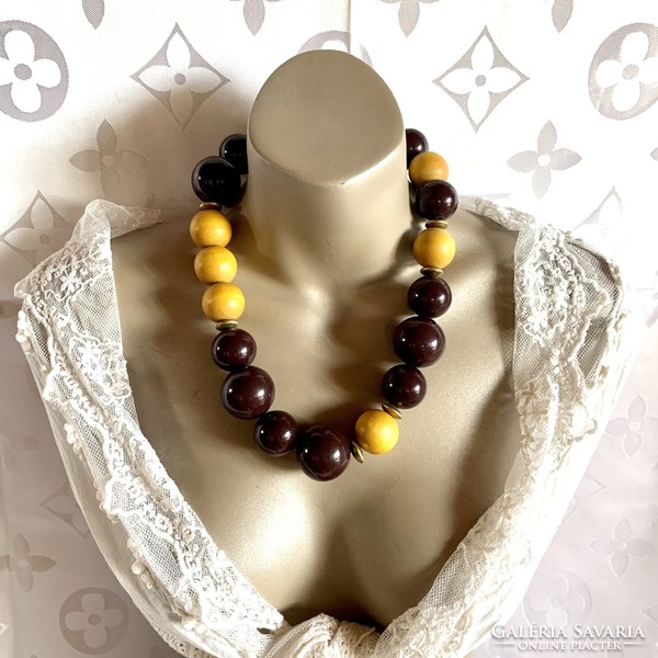 Unique wood and resin pearl Italian vintage necklace from the 1990s, quality pearl string