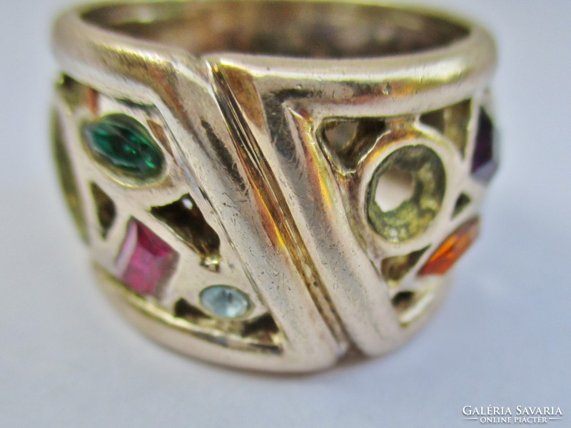 Különleges kézműves ezüst gyűrű szép kövekkel