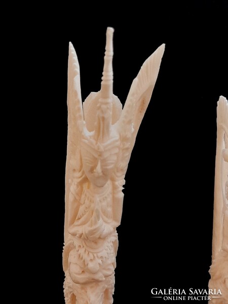Far Eastern detailed bone sculpture pair in one, 20 cm