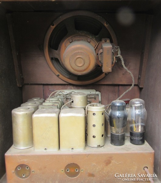 1937 Francia Rewa elktroncsöves rádió, működéséről nincs információ,  nem lett kipróbálva.