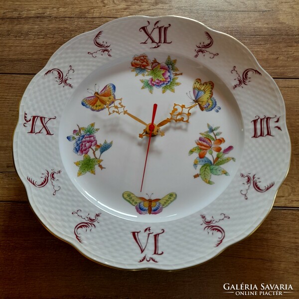 Porcelain wall clock with Victoria pattern from Herend