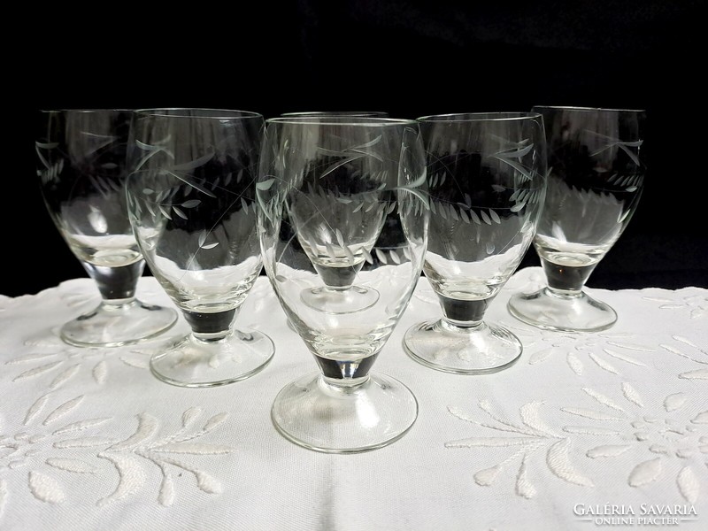 Set of 6 glass stemmed glasses polished with an old leaf pattern: wine. Liqueur, 1 dl