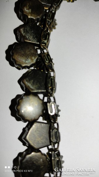 Vintage pazar dizájn ékszer csillogó fém nyaklánc ragyogó kövekkel a nyár éke vélhetően Konplott