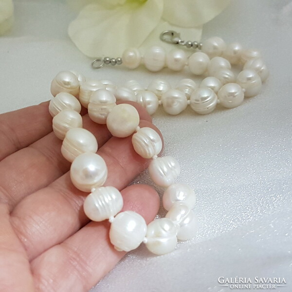 Cultured pearl necklace, large and spectacular