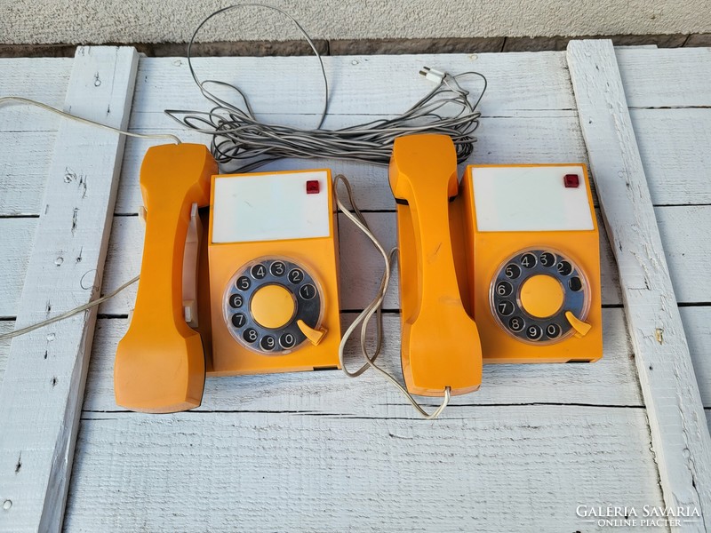 Vintage, retro, jugoszláv játék telefonkészülék pár Iskra Kranj ATA 31 hű másolatai