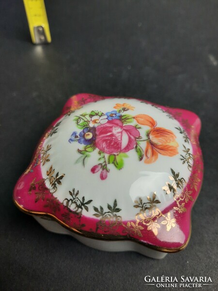 Small floral bonbons - bombonier, porcelain. /395/