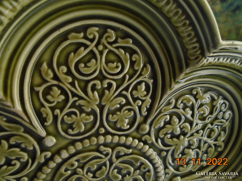 Schütz cilli art nouveau, lobed majolica decorative bowl with raised delicate plant arabesques