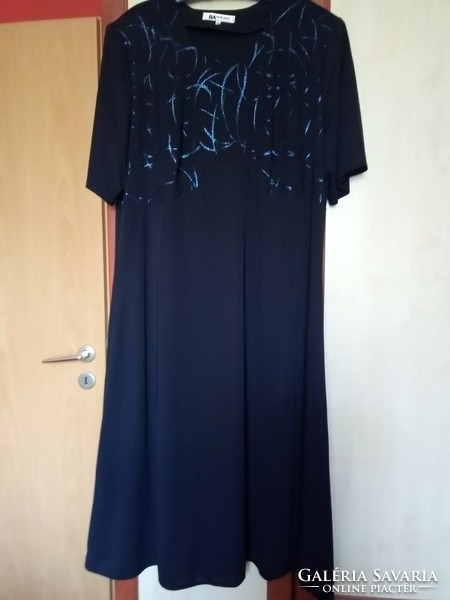 Elegáns sötétkék hosszú ruha blézerrel