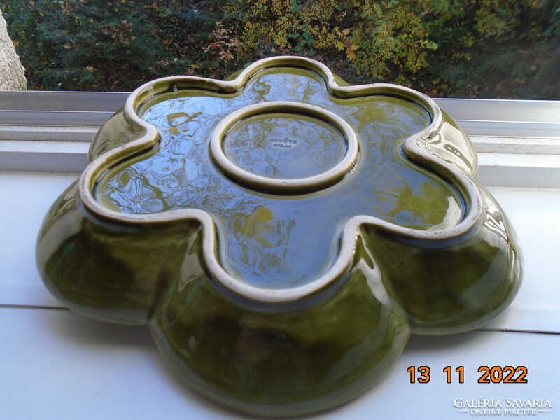 Schütz cilli art nouveau, lobed majolica decorative bowl with raised delicate plant arabesques