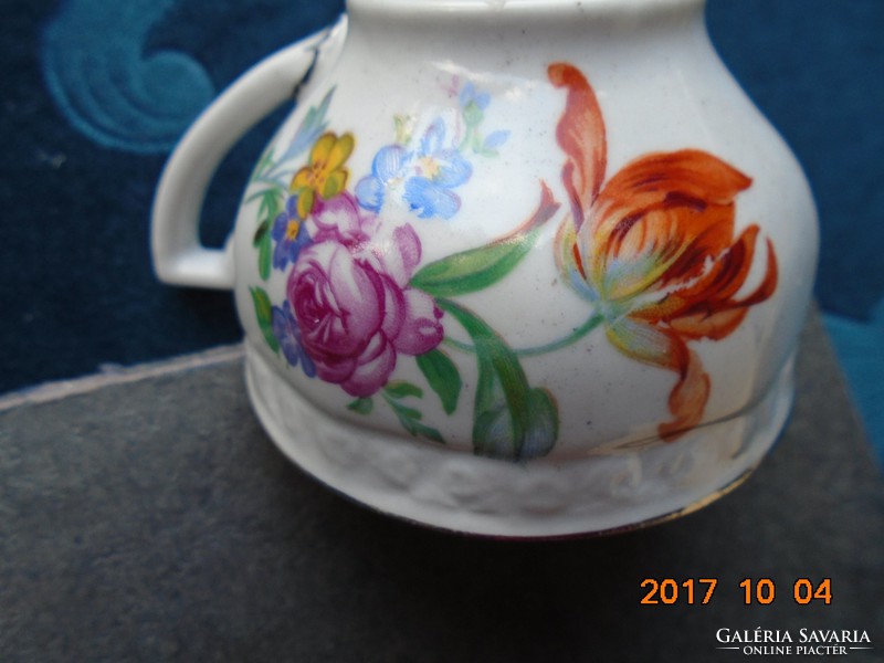 Kézzel festett Zsolnay pajzspecsétes, Meisseni virágmintás, Platina csíkos kávés csésze